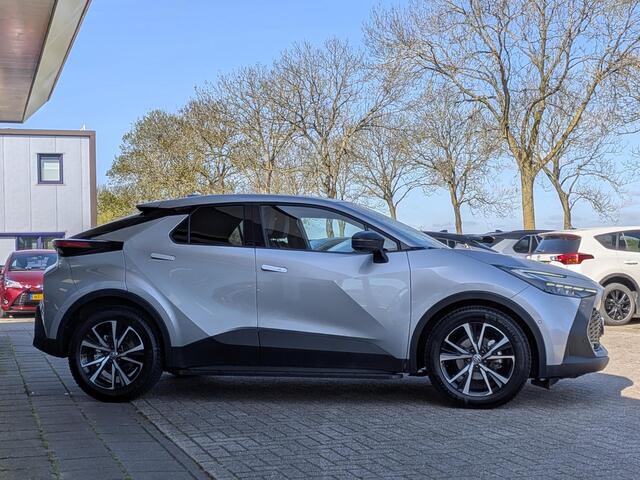 Toyota C-HR 1.8 Hybrid 140 First Edition | Treeplanken | Trekhaak | All-Season | 360 cam. | Dodehoek | Elek. achterklep | PDC V+A | Prisma-LED