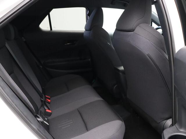 Toyota C-HR 2.0 Plug-in Hybrid 220 First Edition | Stoel- en stuurwielverwarming | Voorruitverwarming | Keyless Entry | All Season Banden |