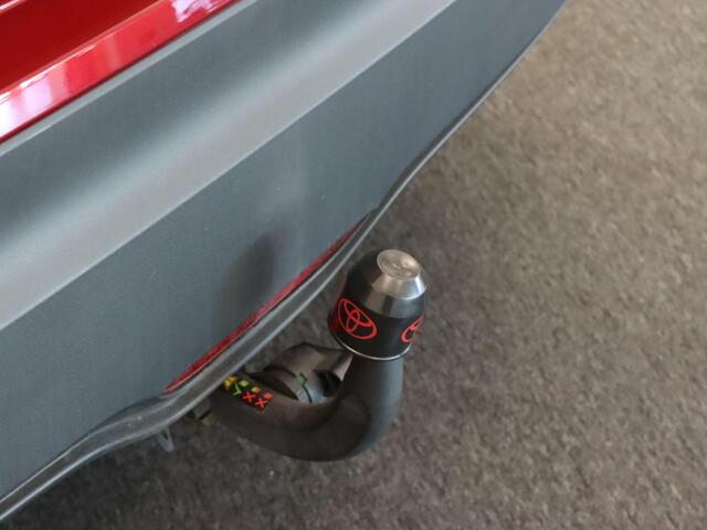 Toyota C-HR 1.8 Hybrid Dynamic - ORIGINEEL NEDERLANDSE AUTO - AFNEEMBARE TREKHAAK - 725KG GEREMD TREKGEWICHT - PARKEERSENSOREN VOOR EN ACHTER - NAVIGATIE - DODEHOEK DETECTIE - HOMMEL ONDERHOUDEN - STOELVERWARMING - JBL GELUIDSINSTALLATIE