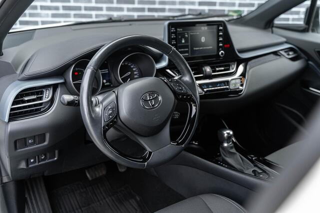 Toyota C-HR 2.0 Hybrid Executive Trekhaak | Achteruitrijcamera | Stuurwiel Verwarming | Verwarmde Voorstoelen | Cruise Control | Dodehoek Assistentie | Lane Assist |