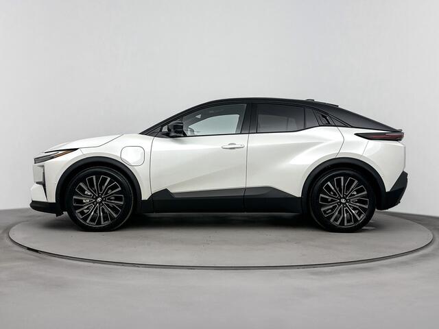 Toyota C-HR Executive AWD 77 kWh | Apple Carplay & Android Auto | Parkeercamera | * | Direct leveren |
