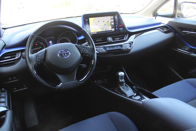 Toyota C-HR 1.8 Hybrid Bi-Tone | Rijklaar | Stoel-/stuurverw. | Blind Spot | Trekhaak | PDC | Camera | All-season | Adap.cruise