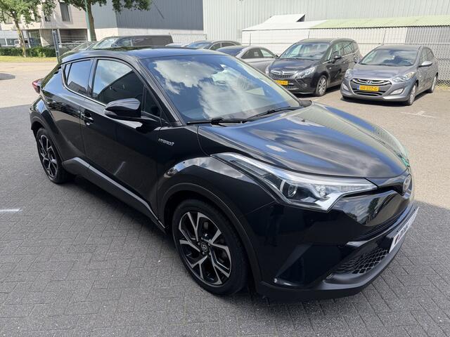 Toyota C-HR 1.8 Hybrid Business Intro (Trekhaak - Camera - Stoelverwarming - Keyless Entry - 18"incl 4S - Adaptieve Cruise Controle - Automatische Airco - Navigatie)