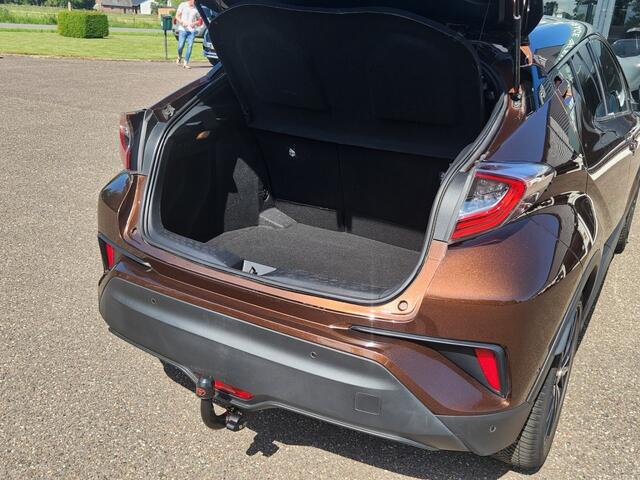 Toyota C-HR 1.8 Hybrid Premium, Navi, Clima, Half leder, Trekhaak, Parkeerassistent