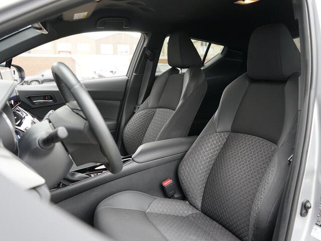 Toyota C-HR 2.0 Hybrid Dynamic Dealer onderh. / Camera / Stoel+ stuur verw. / Privacy glass / Keyless / Carplay