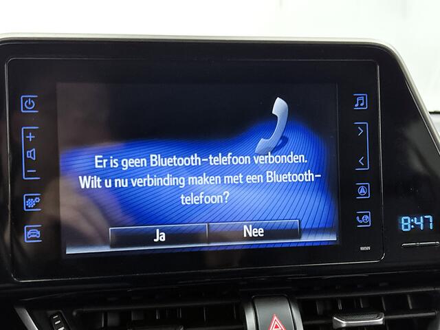 Toyota C-HR 1.8 Hybrid Style | Dodehoek detectie | Lederen bekleding | Stoel+stuurverwarming | Parkeersensoren voor+achter met assistent | Navigatie | Cruise control Adaptive |