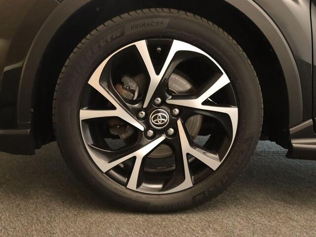 Toyota C-HR 2.0 Hybrid Dynamic - ORIGINEEL NEDERLANDSE AUTO - AFNEEMBARE 13 POLIGE TREKHAAK - TREKGEWICHT 725 KG - JBL AUDIO - TREEPLANKEN - APPLE CARPLAY/ ANDROID AUTO - VOORSTOELEN VERWARMD - PARKEERSENSOREN VOOR/ ACHTER - NAVIGATIE