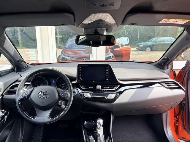 Toyota C-HR 2.0 Hybrid Launch Edition 32.000 K.M. Two Tone/Lederen bekl./Cruise contr. adapt./Dode hoek detect./Elektr. verstb. stoel/Autom. airco/JBL Audio Premium/Verw. inklpb. buitensp./Navigatie full Map/ Keyless entry+Start/LM 18 Inch
