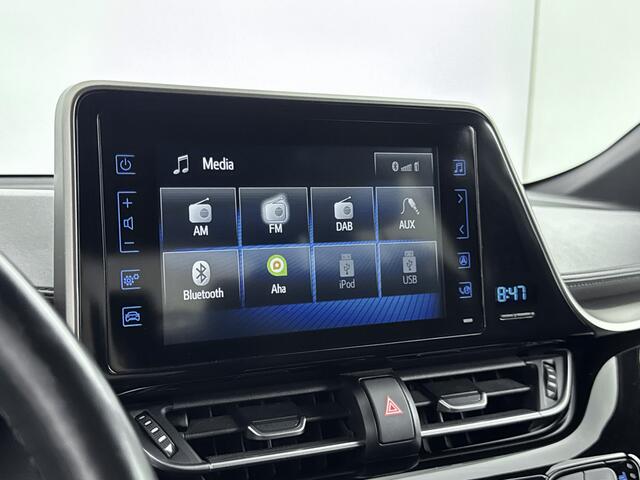 Toyota C-HR 1.8 Hybrid Style | dodehoek detectie | Stoel+stuurverwarming | Parkeersensoren voor+achter met assistent | Navigatie | Full LED | DAB | Cruise Control Adaptive |
