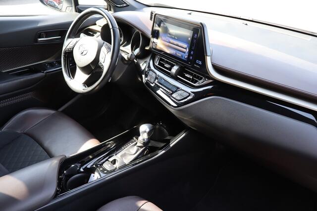 Toyota C-HR 1.8 Hybrid Dynamic Stoelverwarming/Achteruitrijcamera/Dodehoek assistent/Navigatie/DAB/Bluetooth/Climate control/18 inch Licht metaal