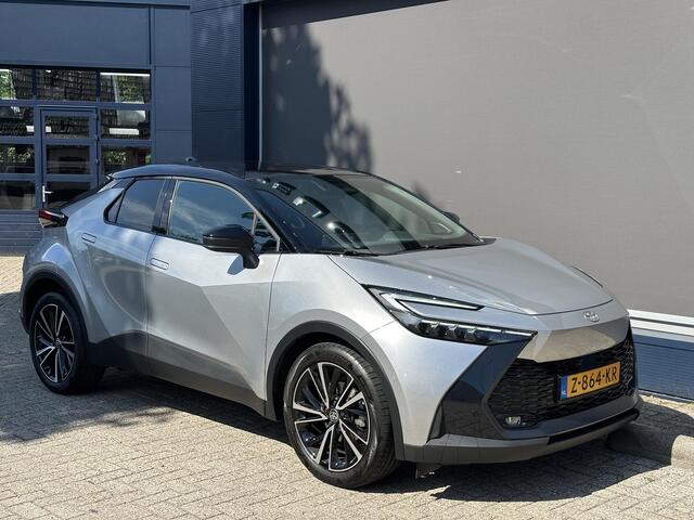 Toyota C-HR 1.8 Hybrid 140 PK Executive | Meest Complete Uitvoering | Origineel NL- Auto met slechts 18.800 KM | Next Gen. Pack | Panoramadak | Navigatie | JBL Audio | Elektrische Kofferklep | Head Up Display | LED Verlichting | Elektrische Stoel Verstelling met Gehe