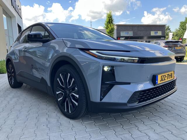 Toyota C-HR First Edition 77 kWh | Bi-Tone | 20"| Stoel/Stuurverw | Camera