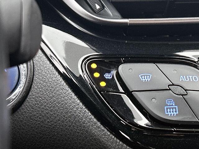 Toyota C-HR 1.8 Hybrid Bi-Tone Plus | Airco | Achteruitrijcamera | All Seasonbanden | Blind Spot Warning | Cruise Control Adaptief | Dealeronderhouden | Keyless | Park Assist | Parkeersensoren Voor en Achter | Stoel- en Stuurverwarming | Trekhaak |