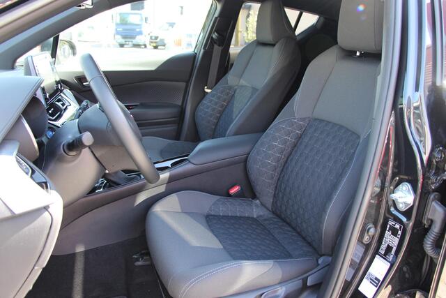Toyota C-HR 2.0 Hybrid Style **APPLE CARPLAY/ STUURVERWARMING/ ADAPTIEF CRUISE CONTROL**