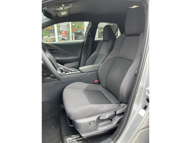 Toyota C-HR 2.0 Plug-in Hybrid 220 Dynamic 1e Eigenaar | BTW | Fabrieks Garantie | Winterpakket | Camera | Navi | Carplay | ACC | Climate | Keyless | Bots | Full Led | PDC
