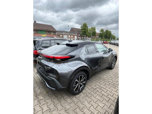 Toyota C-HR 2.0 Plug-in Hybrid 220 Dynamic 1e Eigenaar | BTW | Fabrieks Garantie | Winterpakket | Camera | Navi | Carplay | ACC | Climate | Keyless | Bots | Full Led | PDC