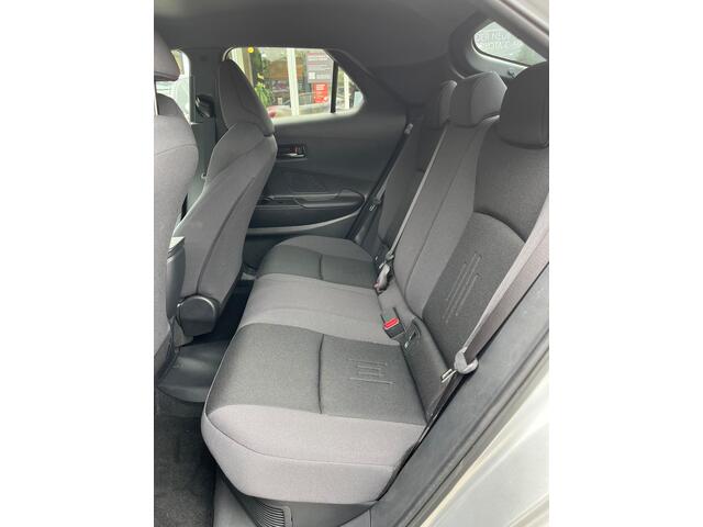 Toyota C-HR 2.0 Plug-in Hybrid 220 Dynamic 1e Eigenaar | BTW | Fabrieks Garantie | Winterpakket | Camera | Navi | Carplay | ACC | Climate | Keyless | Bots | Full Led | PDC