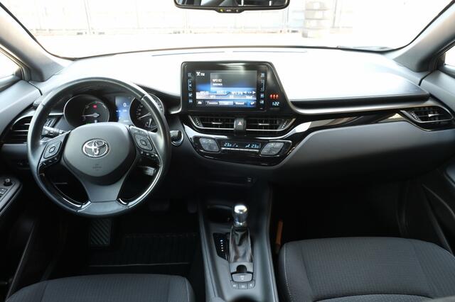 Toyota C-HR 1.8 Hybrid Active Automaat | Adaptive Cruise Control | Climate Control | 4,2" kleurendisplay | 6 speakers | Toyota Touch® 2 multimediasysteem | Parkeerhulpcamera achter met hulplijnen | Automatisch di