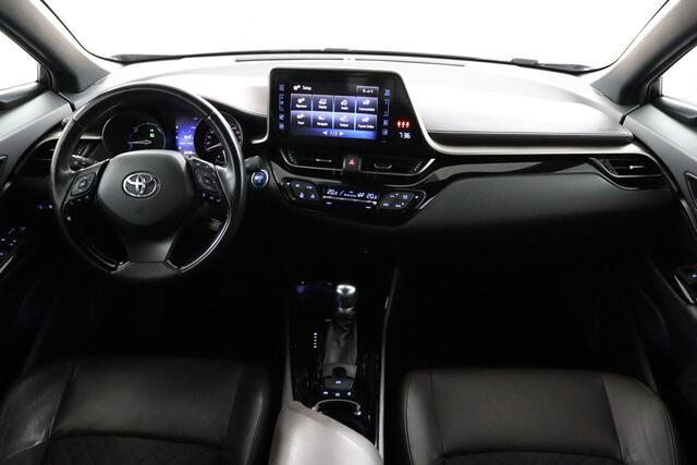 Toyota C-HR 1.8 Hybrid Executive | Trekhaak | Stoel verwarming | Cruise control |