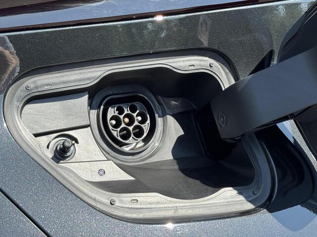 Toyota C-HR 2.0 Plug-in Hybrid 220 Executive