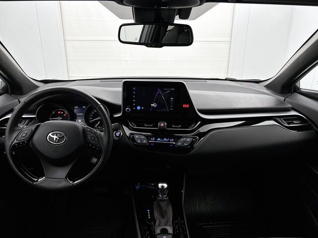Toyota C-HR 1.8 Hybrid GR-Sport | Dodehoek detectie | Stoelverwarming | Parkeersensoren voor+achter met assistent | FULL LED Adaptive | Navigatie | Apple CarPlay/Android Auto | Cruise Control Adaptive | Achteruitrijcamera |