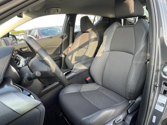 Toyota C-HR 2.0 Hybrid Dynamic + afneembare trekhaak, NL Auto, zeer netjes en luxe