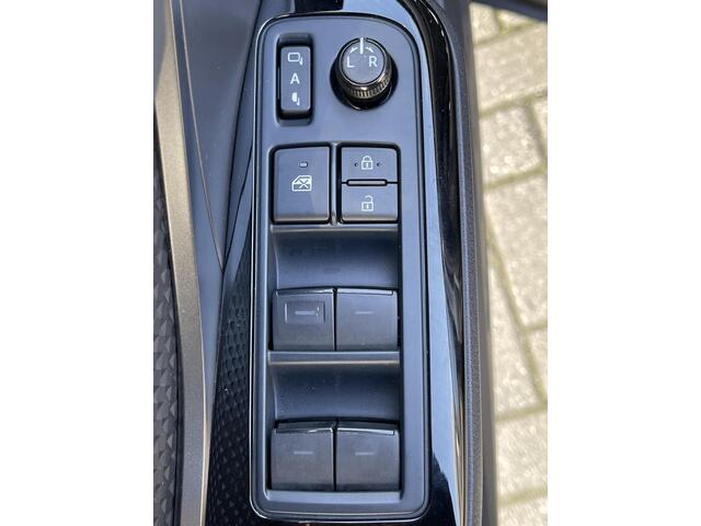 Toyota C-HR 2.0 Hybrid Dynamic + afneembare trekhaak, NL Auto, zeer netjes en luxe