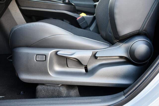 Toyota C-HR First Edition 77 kWh Automaat 224pk | Lichtmetalen velgen multi-spaaks 20" | Voorstoelen verwarmd | Achteruitrijcamera |