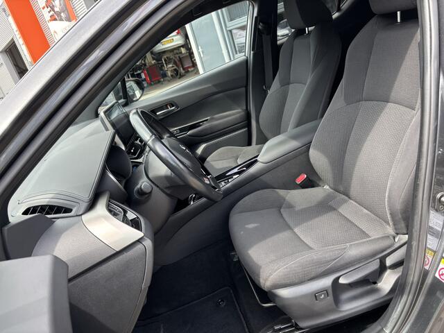 Toyota C-HR 1.8 Hybrid Dynamic / NL auto / Trekhaak Afneembaar / Camera / Navi / Stoelverwarming /