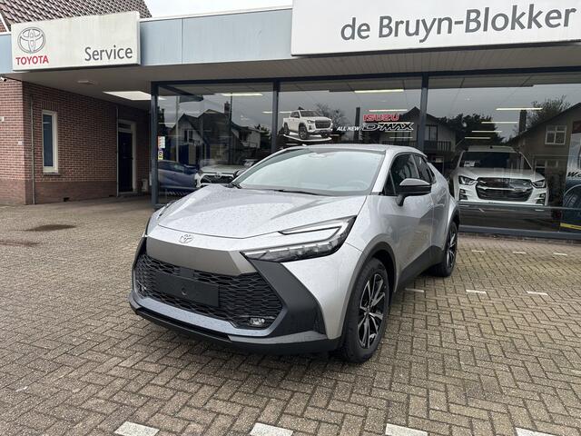 Toyota C-HR 2.0 Plug-in Hybrid 220 Dynamic dodehoekdetectie / stoelverwarming / stuurwielverwarming / parkeersensoren voor + achter / Navigatie / Apple Carplay / Android Auto / parkeercamera / 10 jaar Toyota garantie / rijklaarprijs incl. Toyota Pechhulppas