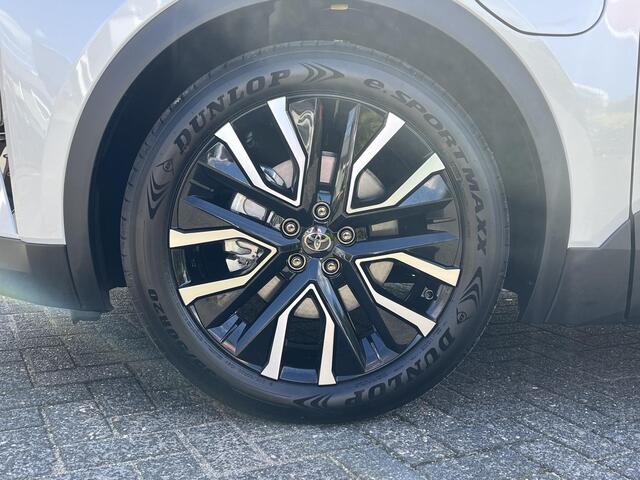 Toyota C-HR First Edition 77 kWh | Platinum pearl white | 20 inch LM-velgen | Nieuw uit voorraad leverbaar |