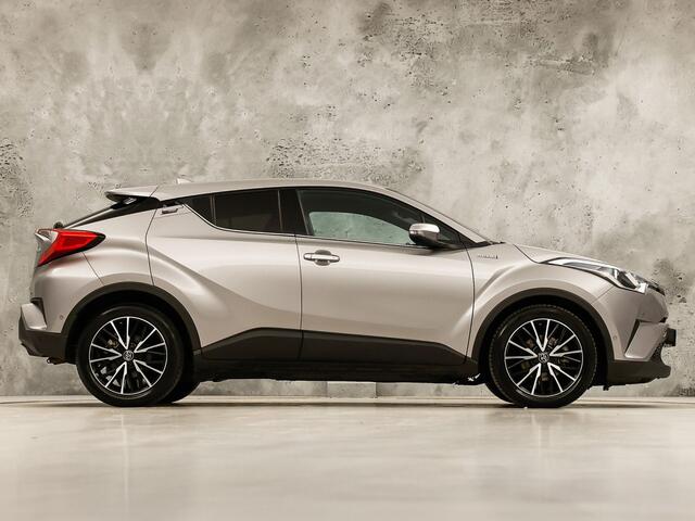 Toyota C-HR 1.8 Hybrid Sport Automaat (NAVIGATIE, CAMERA, STUUR/STOELVERWARMING, GETINT GLAS, SPORTSTOELEN, ADAPTIVE CRUISE, KEYLESS, NIEUWSTAAT)