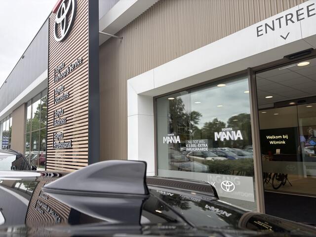 Toyota C-HR 2.0 PHEV 220 Dynamic Bi-Tone | All Seasons
