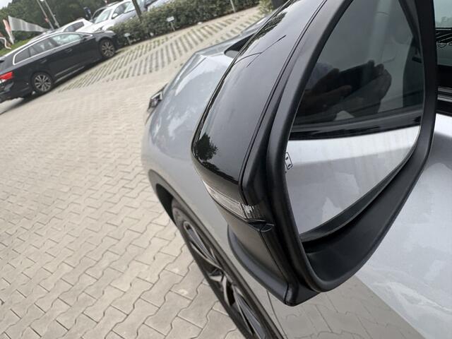 Toyota C-HR 2.0 PHEV 220 Dynamic Bi-Tone | All Seasons