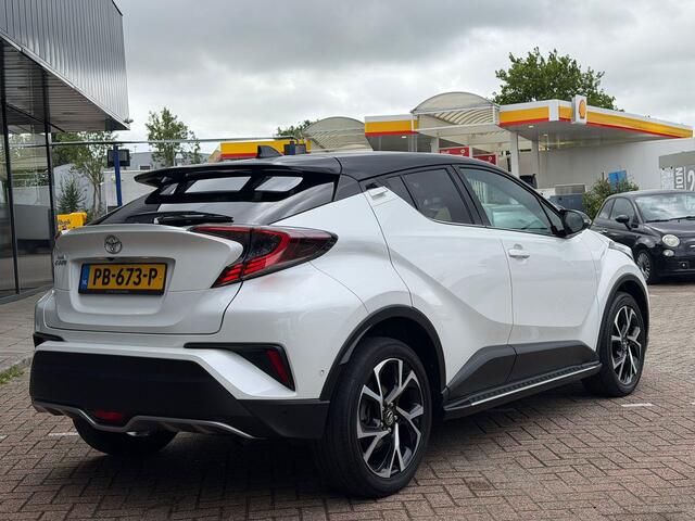 Toyota C-HR 1.2 Bi-Tone Plus DODEHOEK DETECTIE | LANE ASSISTENT | JBL AUDIOSYSTEM | DEALER ONDERHOUDEN | LED PAKKET | NAVIGATIE | DAB RADIO | CRUISECONTROL| PARKEERSENSOREN | STOELVERWARMING |