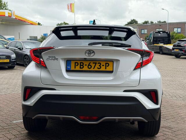 Toyota C-HR 1.2 Bi-Tone Plus DODEHOEK DETECTIE | LANE ASSISTENT | JBL AUDIOSYSTEM | DEALER ONDERHOUDEN | LED PAKKET | NAVIGATIE | DAB RADIO | CRUISECONTROL| PARKEERSENSOREN | STOELVERWARMING |