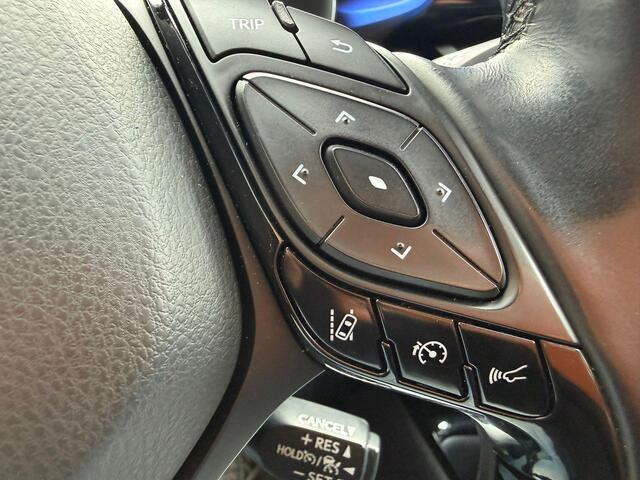 Toyota C-HR 1.2 Bi-Tone Plus DODEHOEK DETECTIE | LANE ASSISTENT | JBL AUDIOSYSTEM | DEALER ONDERHOUDEN | LED PAKKET | NAVIGATIE | DAB RADIO | CRUISECONTROL| PARKEERSENSOREN | STOELVERWARMING |