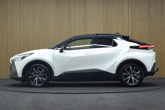 Toyota C-HR 2.0 Plug-in Hybrid 220 First Edition Bi-Tone | Trekhaak | Adaptive-cruise | Camera | Clima | Parkeersensoren V+A | Apple Carplay & Android Auto | Stoel & Stuurverwarming | Navigatie | Keyless | Dodehoekdetectie