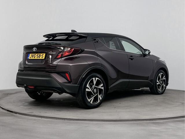 Toyota C-HR 1.8 Hybrid Style | Half Leder/Alcantara bekleding | Elektrisch verstelbare stoel | Stoel+stuurverwarming | Navigatie | Apple CarPlay/Android Auto | Cruise Control Adaptive | Trekhaak afneembaar |