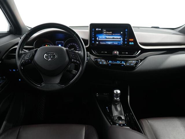 Toyota C-HR 1.8 Hybrid Executive | Trekhaak | Camera | Cruise | Stoelverwarming | Navi |