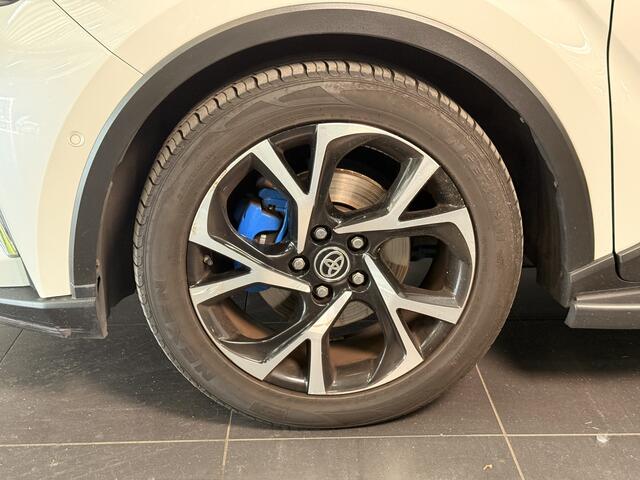 Toyota C-HR 1.8 Hybrid First Edition | Bi-Tone | Dodehoekdetectie | Apple Carplay |