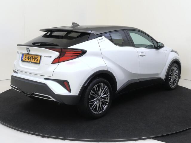 Toyota C-HR 2.0 Hybrid Executive AUTOMAAT | airco automatisch | Apple Carplay/Android | bots herkenning en activatie | cruise control adaptief | dodehoek detectie | full-LED koplampen | lederen bekleding | lichtmetalen velgen 18" | navigatiesysteem full map |