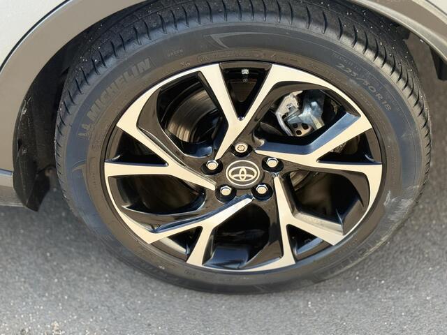 Toyota C-HR 2.0 Hybrid First Edition Aut. 184PK Trekhaak, Navigatie, Stoelverwarming, PDC, Adaptieve cruise control, Nieuw geleverd en dealeronderhouden, Smart Key