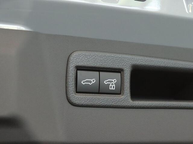 Toyota C-HR First Edition 77 kWh - ORIGINEEL NEDERLANDSE AUTO - DEMO VOERTUIG! - ELEKTRISCHE ACHTERKLEP - DODEHOEKDETECTIE - STOEL/STUURVERWARMING - KEYLESS ENTRY/START - NAVIGATIESYSTEEM FULL-MAP - CLIMATE CONTROL - ADAPTIEVE CRUISE CONTROL - PARKEERSENSOREN VOOR EN ACHTER - 2X DRAADLOZE TELEFOONLADER