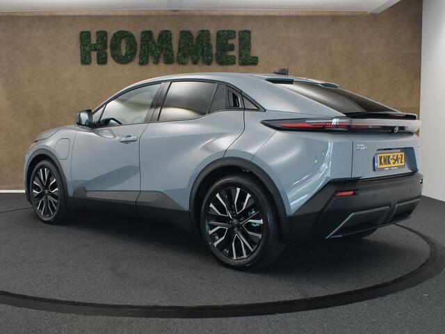 Toyota C-HR First Edition 77 kWh - ORIGINEEL NEDERLANDSE AUTO - DEMO VOERTUIG! - ELEKTRISCHE ACHTERKLEP - DODEHOEKDETECTIE - STOEL/STUURVERWARMING - KEYLESS ENTRY/START - NAVIGATIESYSTEEM FULL-MAP - CLIMATE CONTROL - ADAPTIEVE CRUISE CONTROL - PARKEERSENSOREN VOOR EN ACHTER - 2X DRAADLOZE TELEFOONLADER