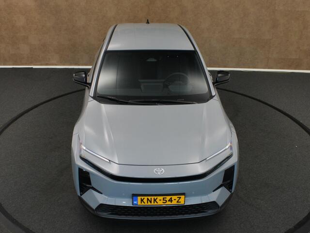 Toyota C-HR First Edition 77 kWh - ORIGINEEL NEDERLANDSE AUTO - DEMO VOERTUIG! - ELEKTRISCHE ACHTERKLEP - DODEHOEKDETECTIE - STOEL/STUURVERWARMING - KEYLESS ENTRY/START - NAVIGATIESYSTEEM FULL-MAP - CLIMATE CONTROL - ADAPTIEVE CRUISE CONTROL - PARKEERSENSOREN VOOR EN ACHTER - 2X DRAADLOZE TELEFOONLADER