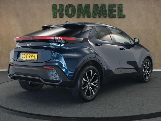 Toyota C-HR 1.8 Hybrid 140 First Edition - ORIGINEEL NEDERLANDSE AUTO - AFKOMSTIG VAN 1E EIGENAAR - ELEKTRISCHE ACHTERKLEP - 18 INCH LICHT METALEN VELGEN - PARKEERASSISTENT - PARKEERSENSOREN VOOR/ ACHTER - NAVIGATIE - DRAADLOZE TELEFOONLADER - APPLE CARPLAY/ ANDROID AUTO - ELEKTRISCH INKLAPBARE BUITENSPIEGELS