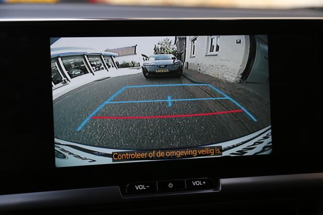 Toyota C-HR 1.8 Hybrid 140 Dynamic Bi-Tone Navi Camera LED ACC