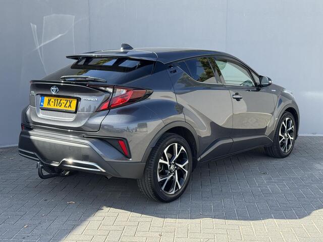 Toyota C-HR 2.0 Hybrid Executive / Trekhaak Afneembaar / Apple Carplay/Android Auto / Stoelverwarming + stuurverwarming / Achteruitrijcamera / Vollederen interieur/ Elektrische stoel(en)