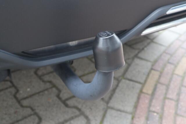 Toyota C-HR 2.0 Hybrid First Edition Trekhaak | Blindspot | Stuur en stoelverwarming